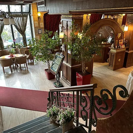 Dinasty Hotel