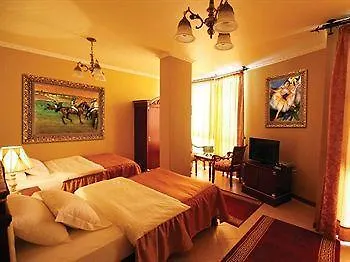 Dinasty Hotel 4*