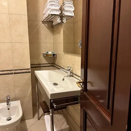 Hotell Dinasty 4*