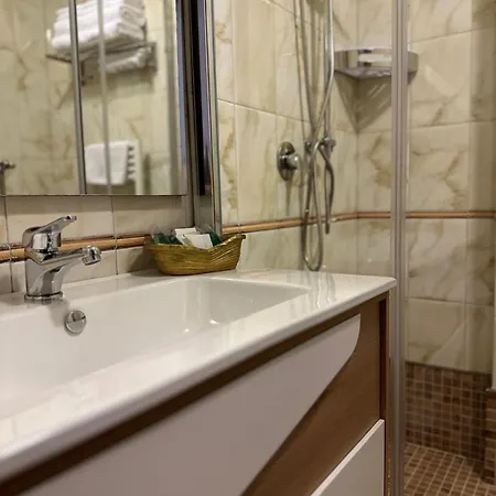 Hotell Dinasty Tirana