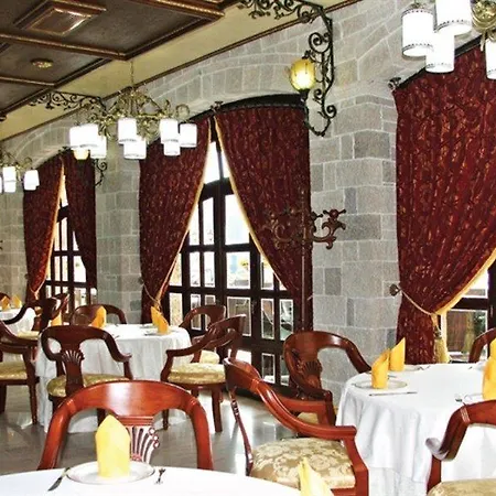 Hotell Dinasty 4*