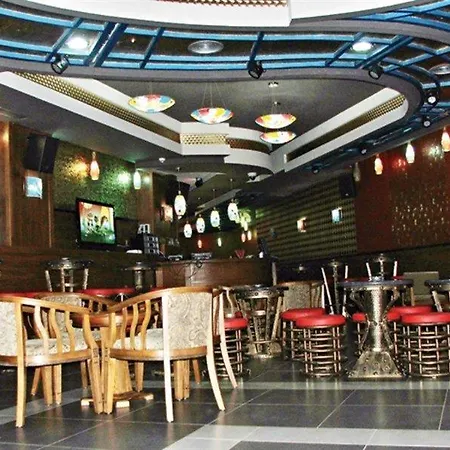 齐气酒店 地拉那