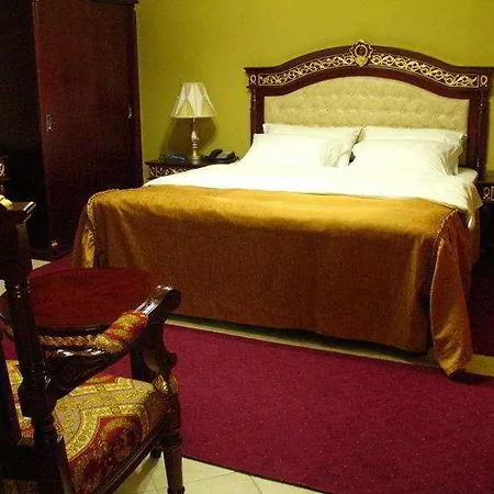 Hotell Dinasty Tirana